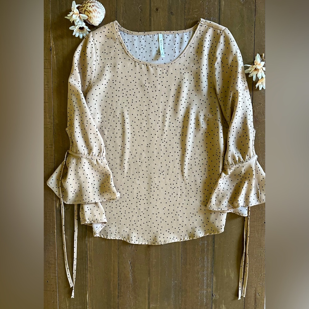 Ladies Blouse. DNA Couture. Size: Small